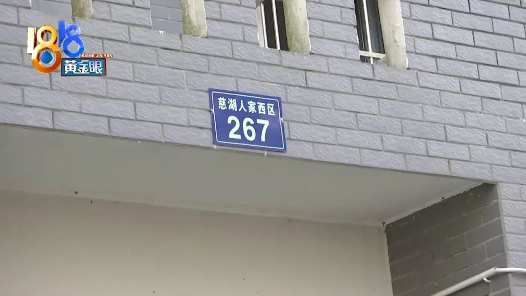 DƬ